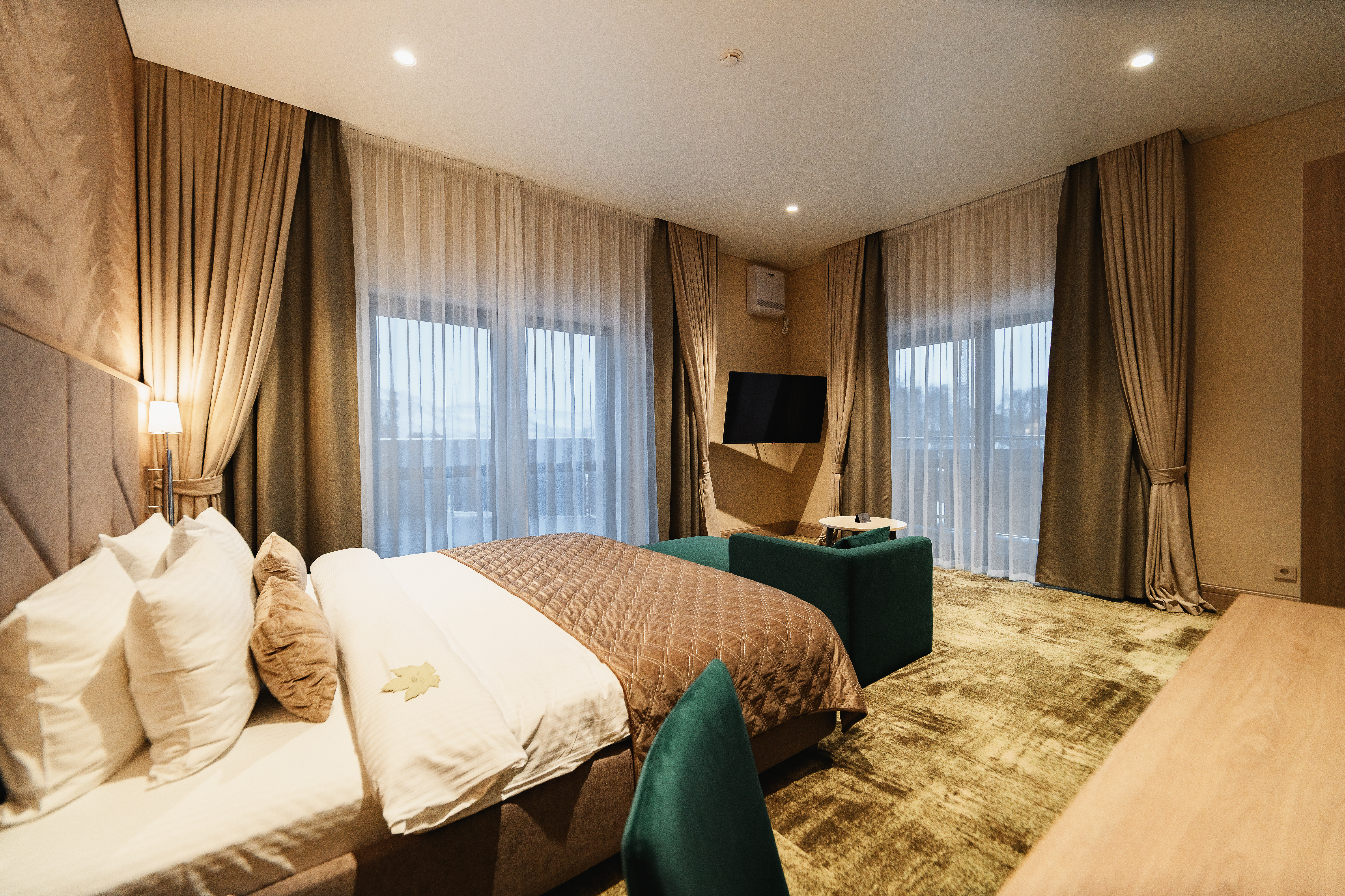 Бесплатный номер для молодоженов